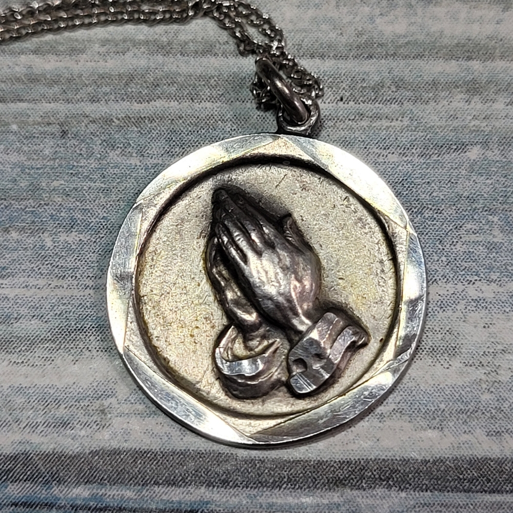 Speidel Sterling Serenity Prayer Pendant Necklace. - Picture 2 of 12